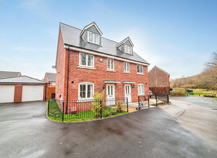 3 Bedroom Semi Detached House For Sale In Henry Shute Road, Bristol, BS16