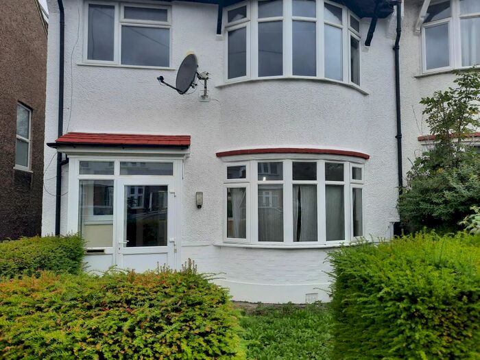 4 Bedroom Semi-Detached House To Rent In Conifer Gardens, London, SW16