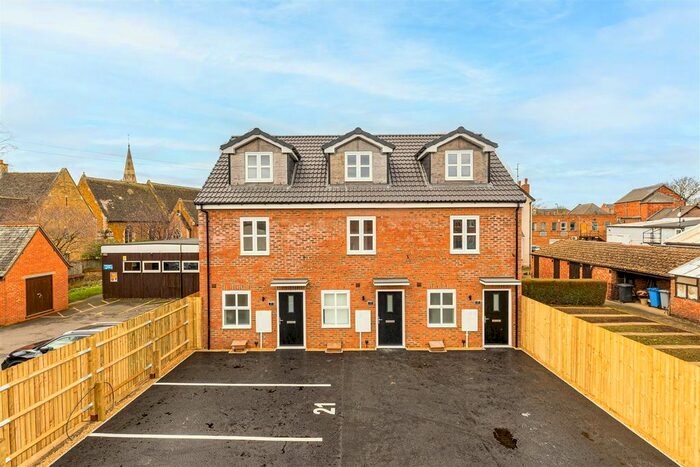 2 Bedroom Terraced House For Sale In Crown Street, Kettering, NN16
