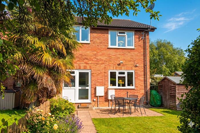 2 Bedroom End Of Terrace House To Rent In Goldsworth Park, Woking, Surrey, GU21