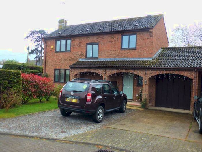 3 Bedroom Detached House For Sale In Elmside, Norton, GL2