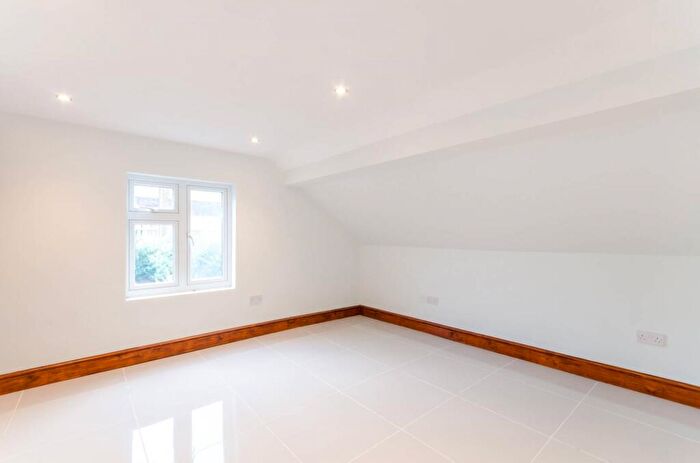 1 Bedroom Flat To Rent In Church Road, New Malden, Worcester Park, KT4