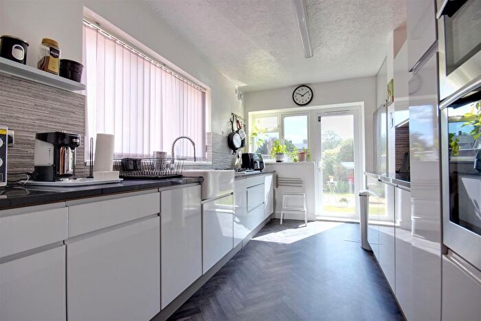 3 Bedroom Semi-Detached House For Sale In Grange Drive, Cottingham, HU16