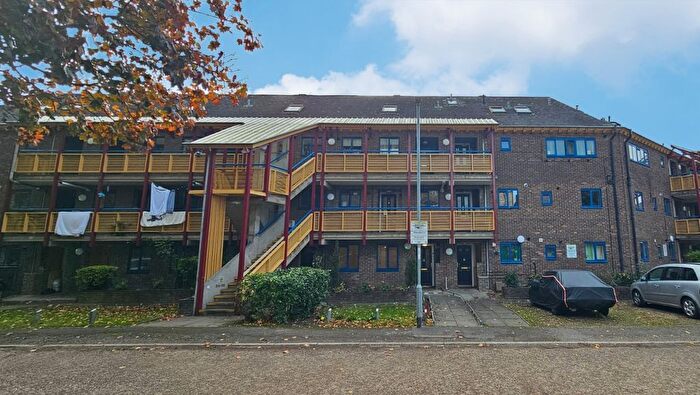 1 Bedroom Flat For Sale In Grasmere Gardens, Cambridge, Cambridgeshire, CB4