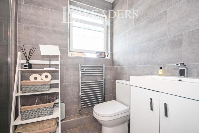 2 Bedroom Apartment To Rent In Bryant Link, Springfield, CM2