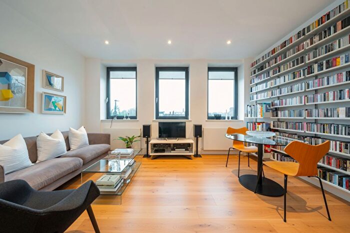 1 Bedroom Flat For Sale In London Road, John Busch House, TW7