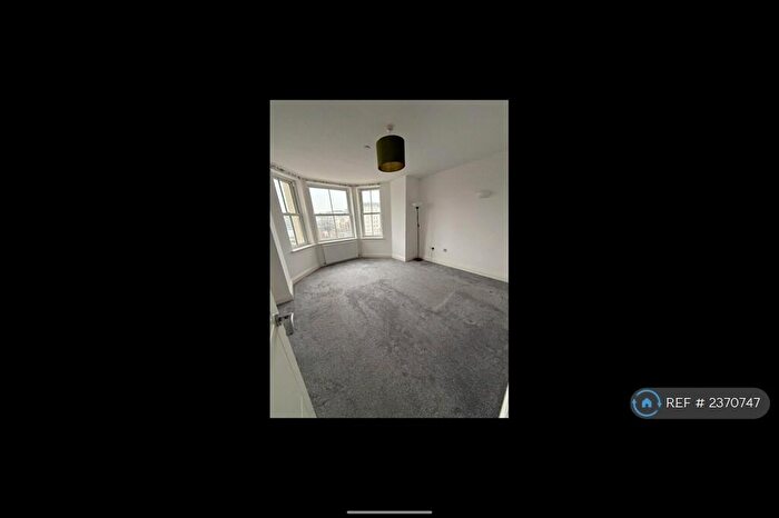 2 Bedroom Flat To Rent In Beauchamp Court, Eastbourne, BN21