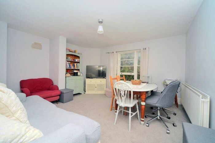 2 Bedroom Apartment To Rent In Kingston Hill, Kingston Upon Thames, KT2