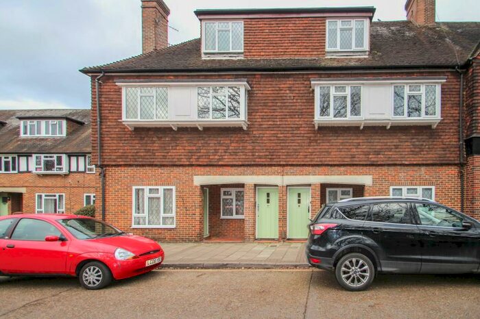 2 Bedroom Flat To Rent In Station Approach, Hinchley Wood, KT10