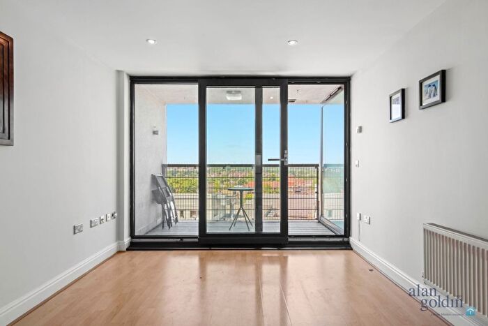 2 Bedroom Flat To Rent In Kingsway, N12