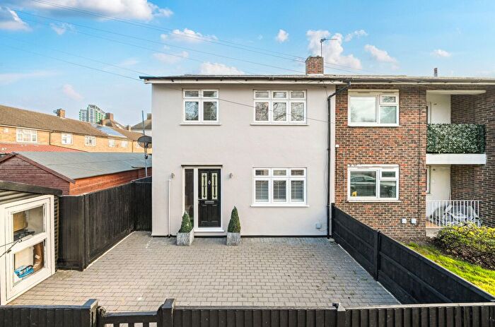 3 Bedroom End Terrace House For Sale In Throwley Close, Abbey Wood, London, SE2