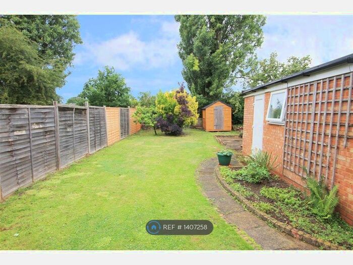 1 Bedroom Semi-Detached House To Rent In The Fairway, Ruislip, HA4