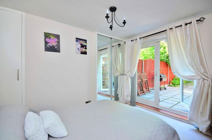 2 Bedroom Flat To Rent In Oxford Road, Ealing Broadway, London, W5