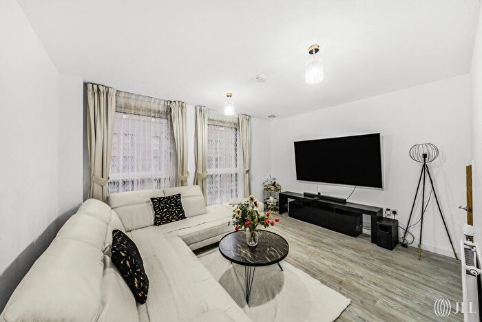 2 Bedroom Apartment For Sale In Cantwell House, Shipbuilding Way, London, E13