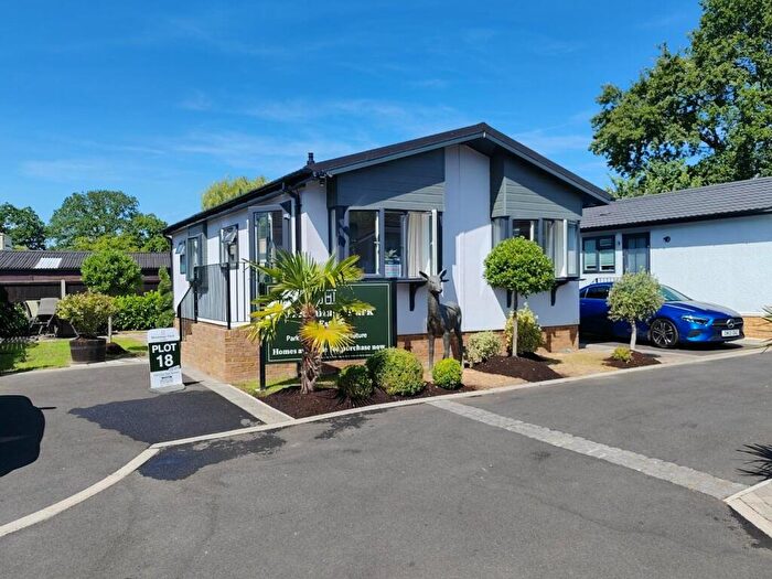 2 Bedroom Park Home For Sale In Hermitage Park, Warfield, RG42