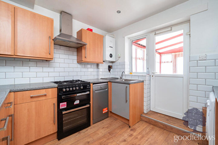 3 Bedroom House To Rent In Whitland Road, Carshalton, Surrey, SM5