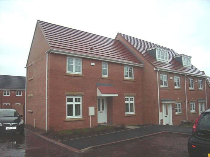 3 Bedroom Semi-Detached House To Rent In Woodside Drive, West Boldon, NE35