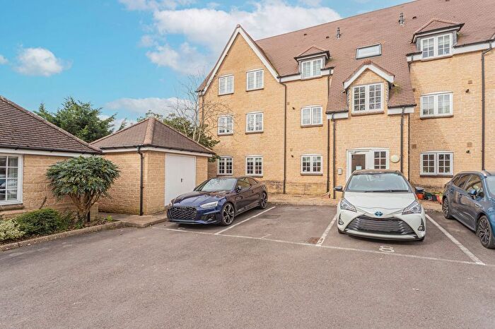 3 Bedroom Flat For Sale In Neilson House, Tetbury, GL8