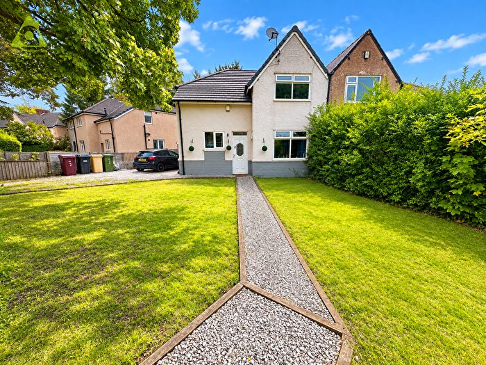 3 Bedroom Semi-Detached House For Sale In The Crescent, Westhoghton, BL5