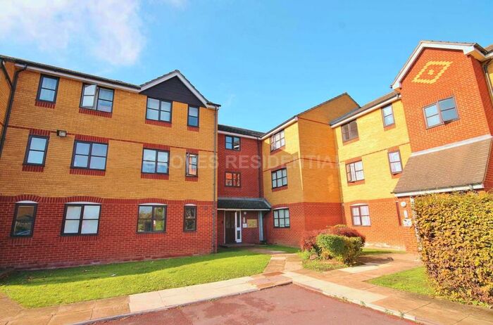 2 Bedroom Flat To Rent In Sherfield Close, New Malden, KT3