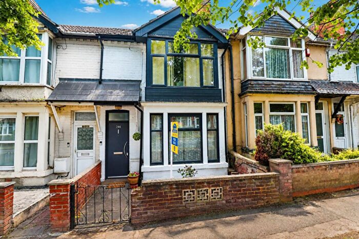 3 Bedroom Terraced House For Sale In Wellingborough Road, Rushden, NN10