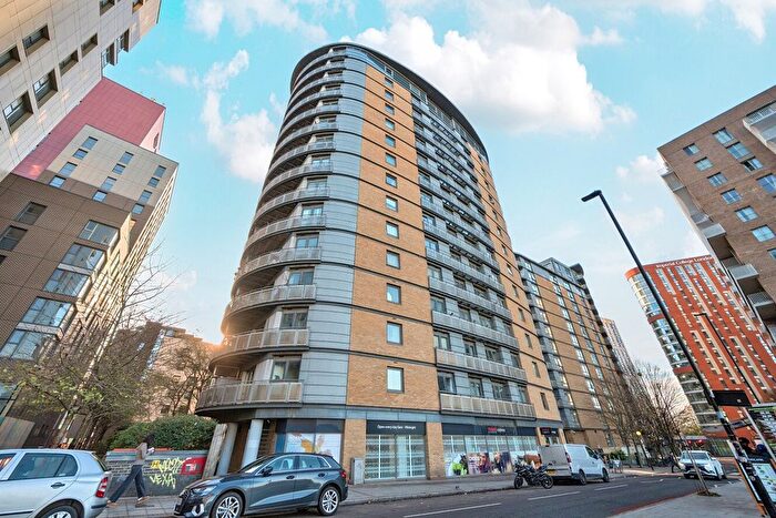 1 Bedroom Flat For Sale In Victoria Road, Acton, London, W3