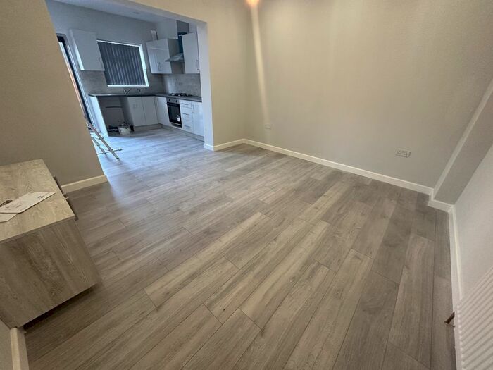 5 Bedroom Semi-Detached House To Rent In Silverdale Gardens, Hayes, Greater London, UB3