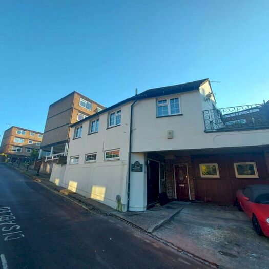 4 Bedroom Property To Rent In New Bedford Road, Luton LU3