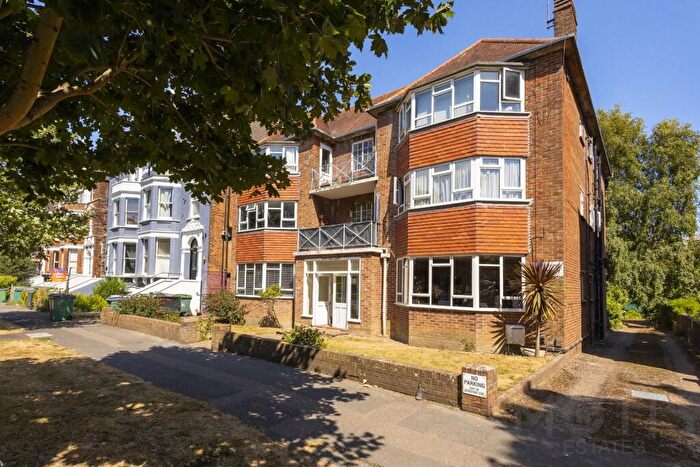 2 Bedroom Apartment For Sale In Earls Avenue, Folkestone, CT20