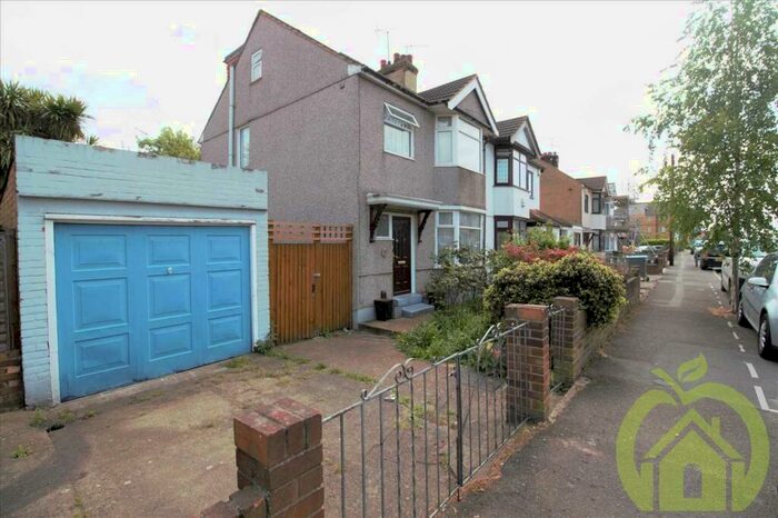 5 Bedroom Semi-Detached House To Rent In Manser Road, Rainham, RM13