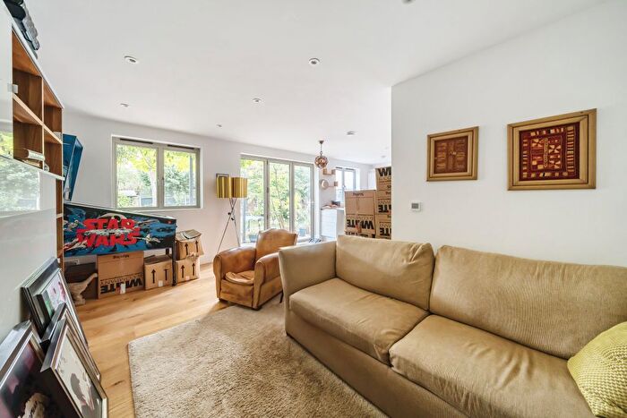 2 Bedroom Detached House For Sale In Palace Road, East Molesey, KT8