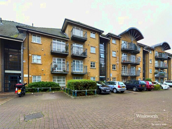 2 Bedroom Flat To Rent In Old Kenton Lane, London, NW9
