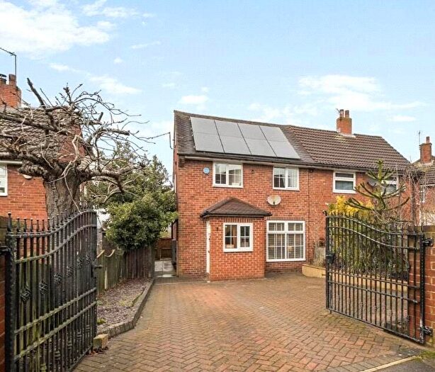 3 Bedroom Semi-Detached House For Sale In Fernbank Drive, Bramley, Leeds, LS13