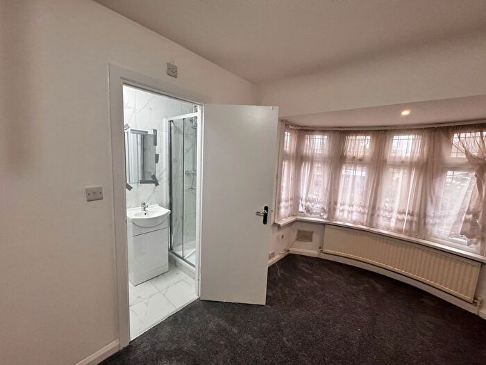 6 Bedroom Semi Detached House To Rent In Bourne Avenue, Hayes, UB3