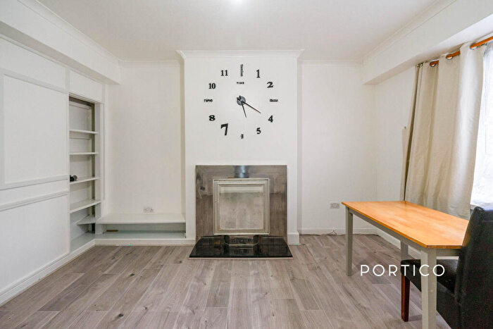 2 Bedroom Apartment To Rent In Reynolds House, E2