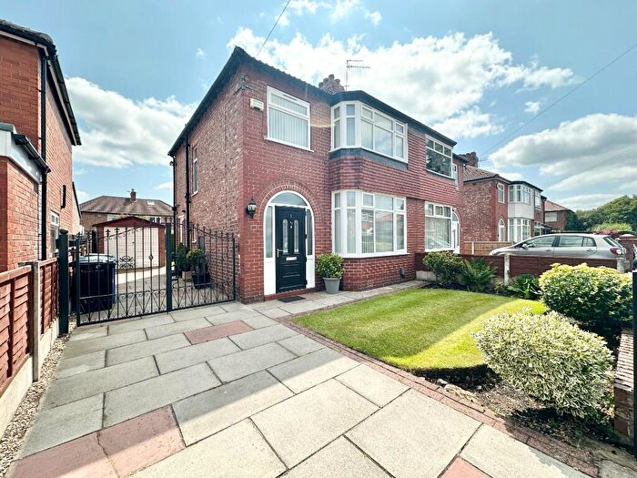 3 Bedroom Semi Detached House For Sale In Elgin Drive, Sale, Cheshire, Greater Manchester, M33