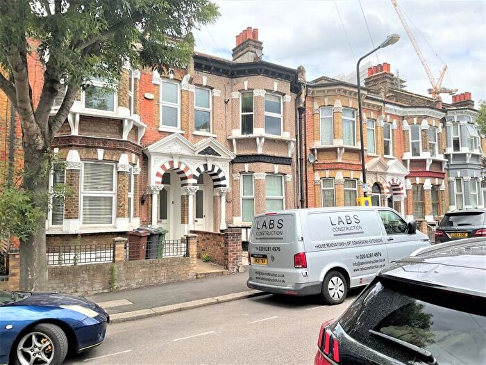 1 Bedroom Flat To Rent In Cedars Avenue, Walthamstow, London, E17