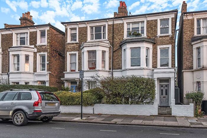 2 Bedroom Flat To Rent In Percy Road, London, W12