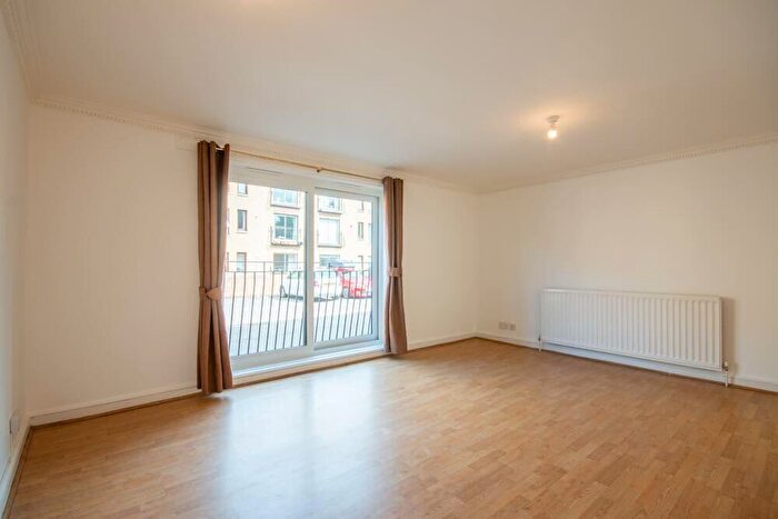 2 Bedroom Flat To Rent In L East Parkside, Edinburgh, EH16