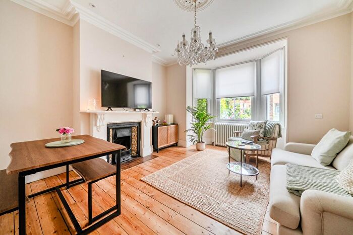 2 Bedroom Maisonette For Sale In Frances Road, Windsor, SL4