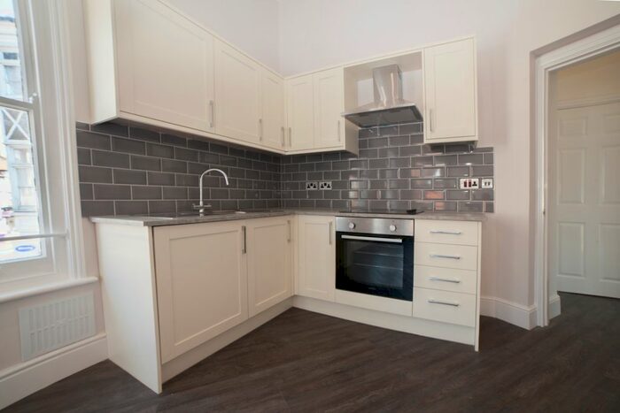 2 Bedroom Flat To Rent In High Street, Tonbridge, TN9