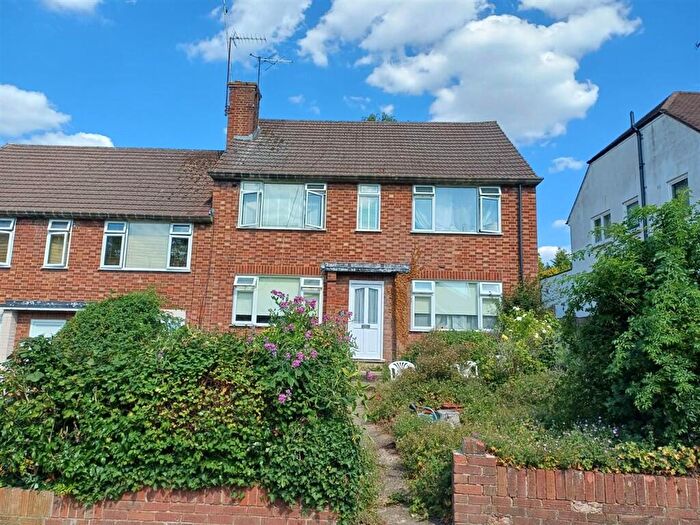2 Bedroom Flat For Sale In Deepdene Court, Grange Park, N21