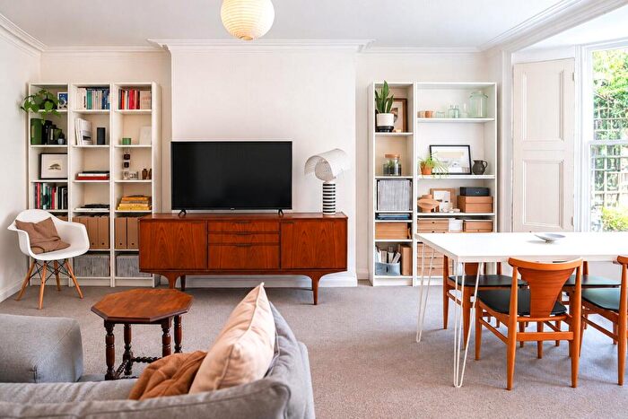 1 Bedroom Flat To Rent In Navarino Road, London, E8