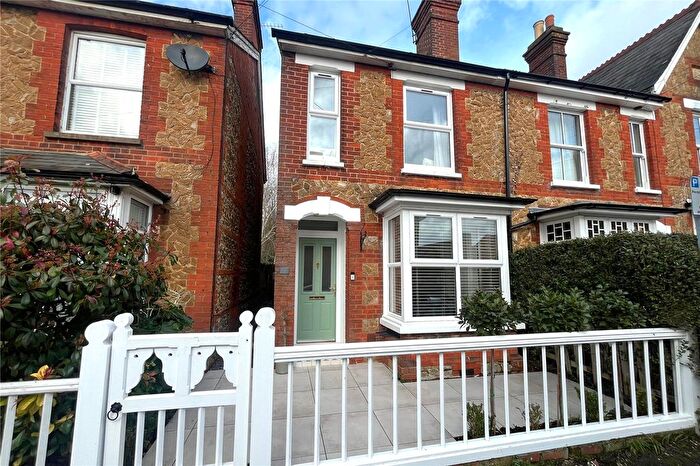 3 Bedroom End Terrace House For Sale In Beaufort Road, Farnham, Surrey, GU9