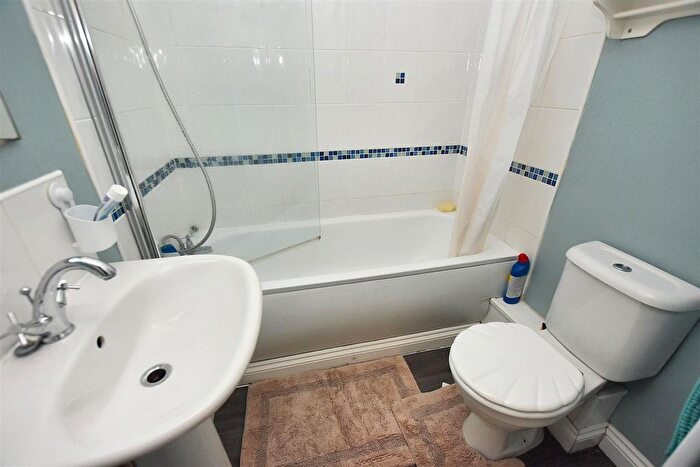 1 Bedroom Flat For Sale In East Hill, Tuckingmill, TR14