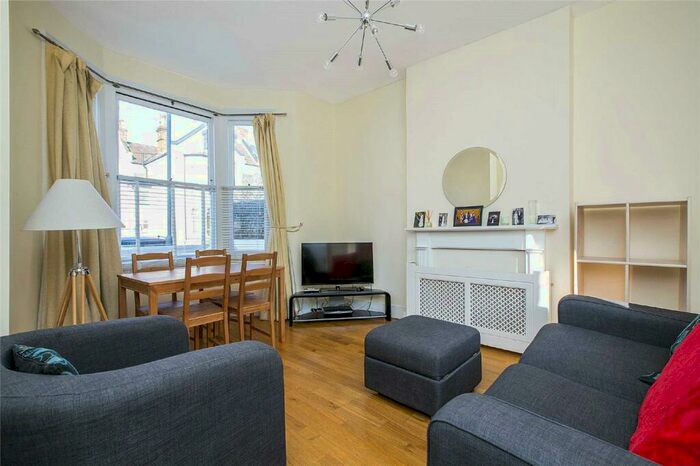 2 Bedroom Flat To Rent In Laitwood Road, London, SW12