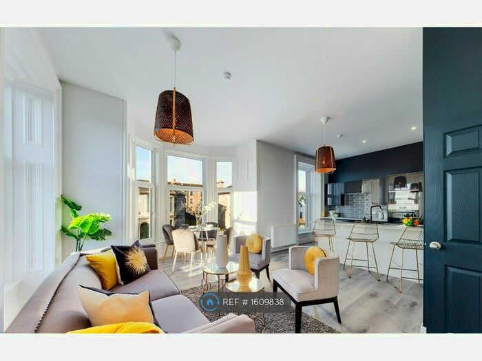 2 Bedroom Flat To Rent In Westercraigs, Glasgow, G31