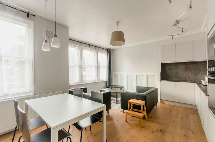 3 Bedroom Flat To Rent In Cedar Road, Gladstone Park, London, NW2