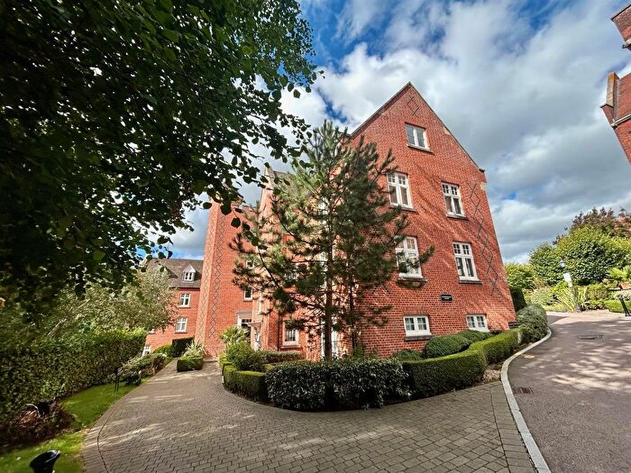 2 Bedroom Flat To Rent In The Galleries, Warley, Brentwood, CM14