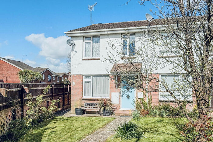 3 Bedroom End Of Terrace House For Sale In The Mount, Poulner, BH24